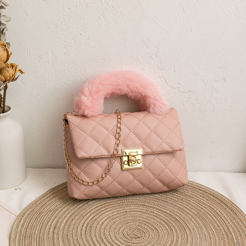 Diamond-patterned fuzzy handbag