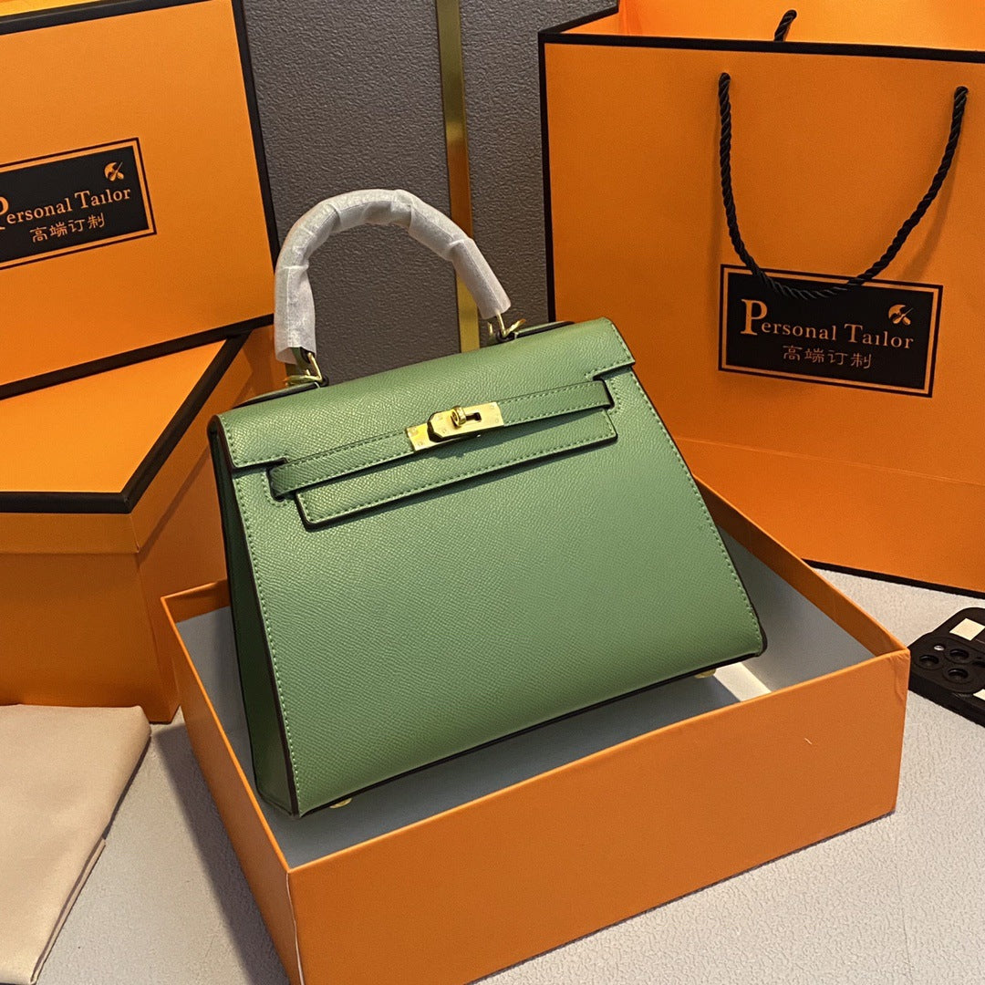 A fashionable women's handbag with a one-shoulder crossbody strap