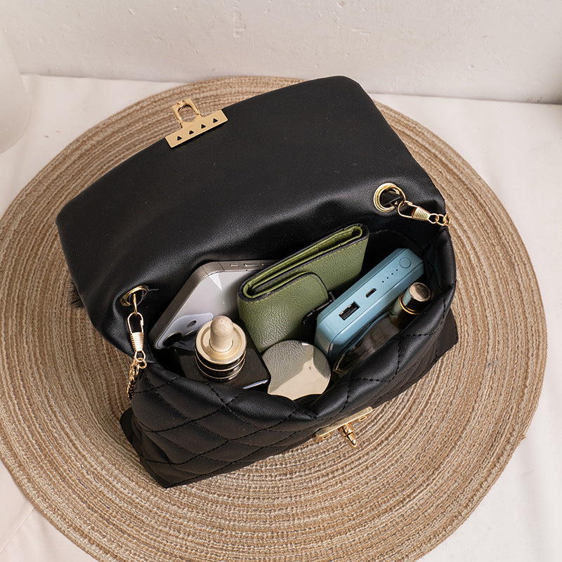 Diamond-patterned fuzzy handbag