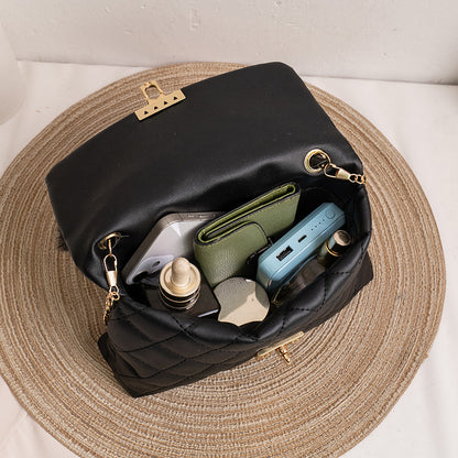 Diamond-patterned fuzzy handbag