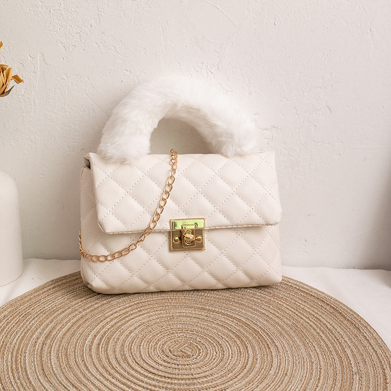 Diamond-patterned fuzzy handbag