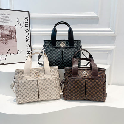 Simple and large-capacity handbag