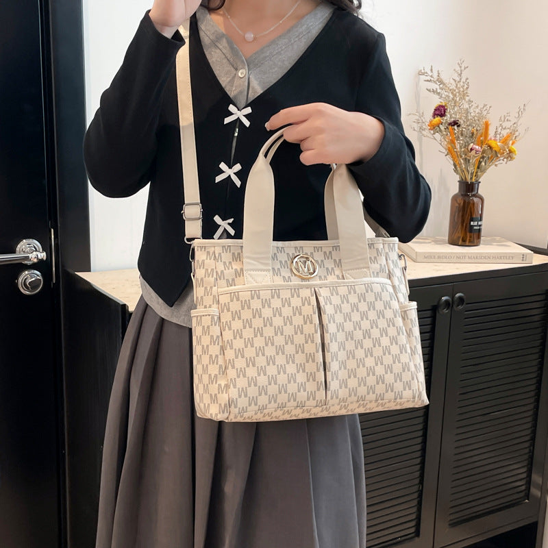 Simple and large-capacity handbag