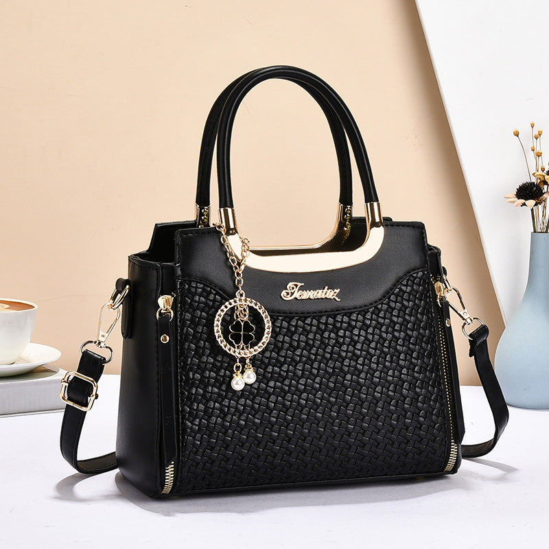 One-shoulder elegant lady's handbag by hand
