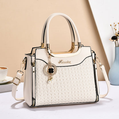 One-shoulder elegant lady's handbag by hand