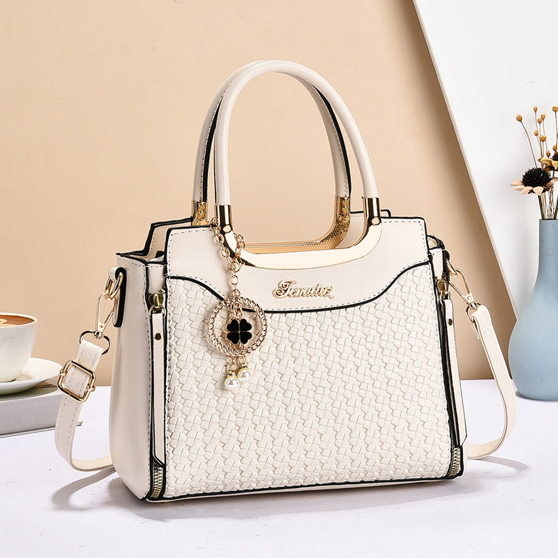 One-shoulder elegant lady's handbag by hand