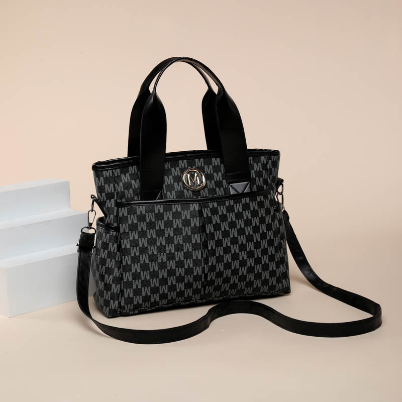 Simple and large-capacity handbag