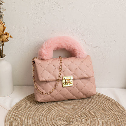 Diamond-patterned fuzzy handbag