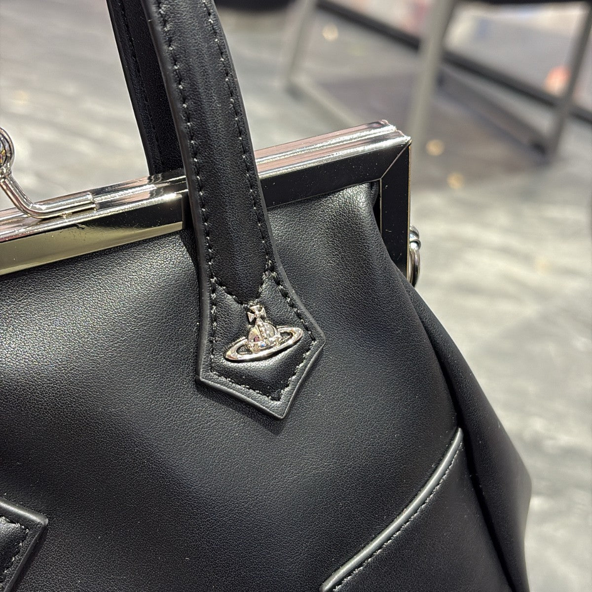 Versatile handbag with a slanted strap