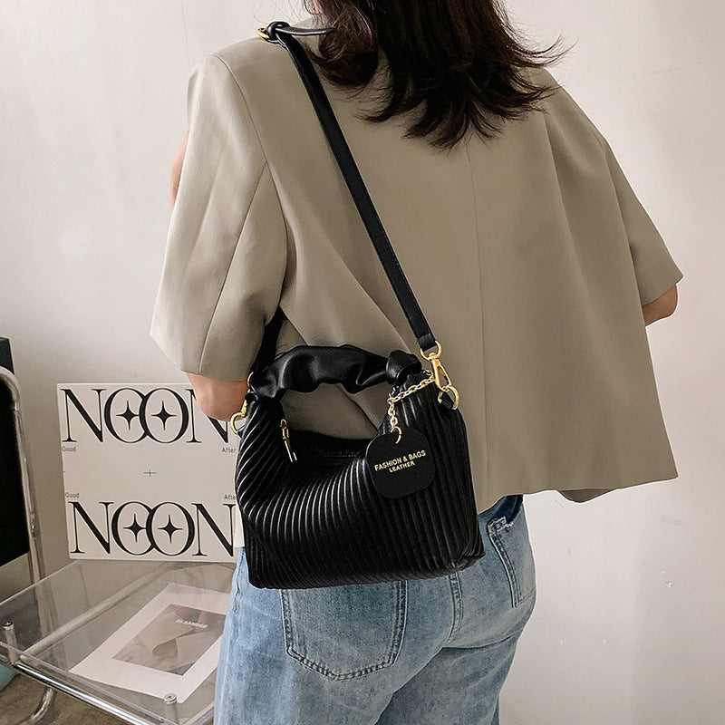 Textured vertical stripe handbag 2025 new niche design shoulder messenger bag foreign style all-match bag women's wholesale
